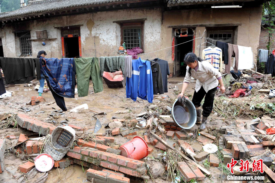 舟曲灾区清淤工作全面展开