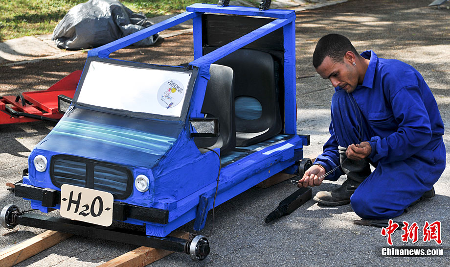 古巴举行首届无动力小车赛