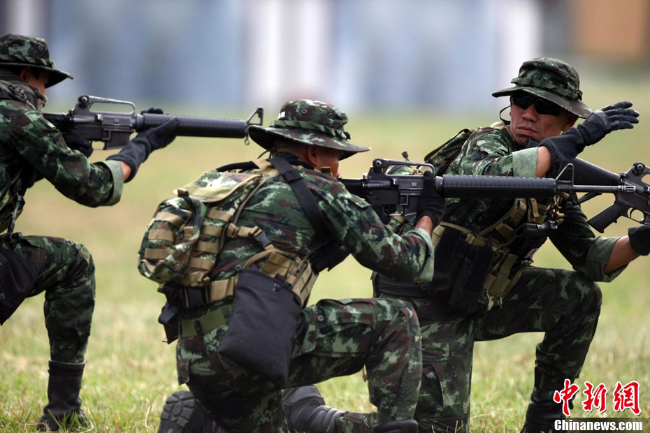 中泰特种兵进行混编机降突袭演练