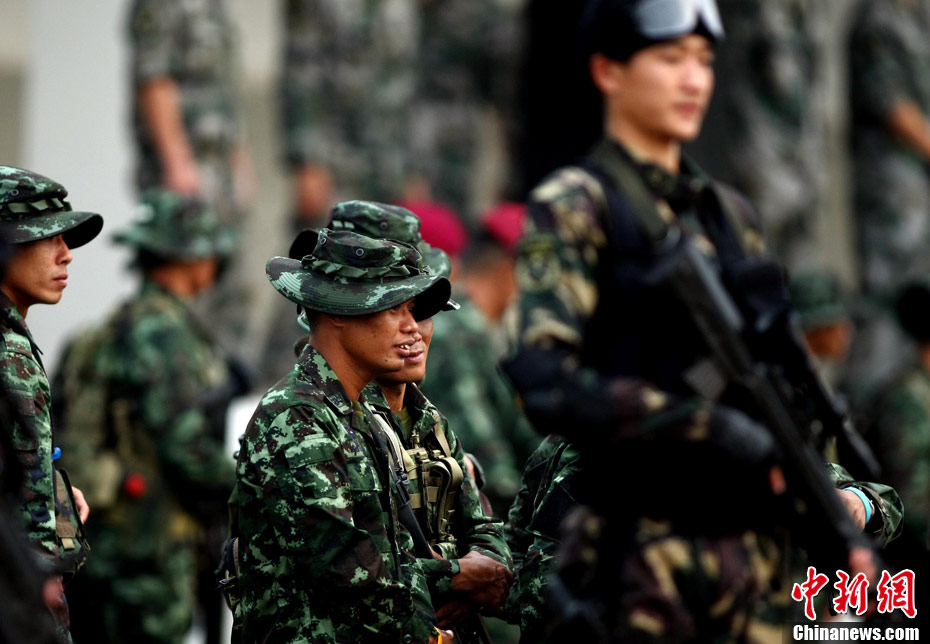 中泰特种兵进行混编机降突袭演练