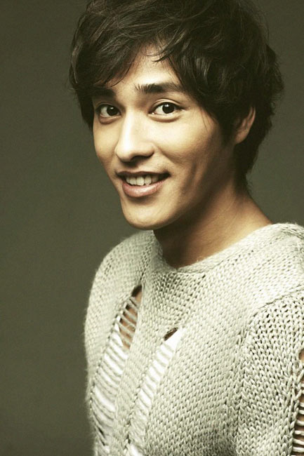 绝色型男蓝正龙不耍酷阳光微笑写真曝光