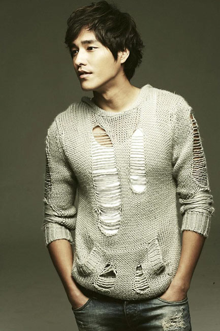 绝色型男蓝正龙不耍酷阳光微笑写真曝光