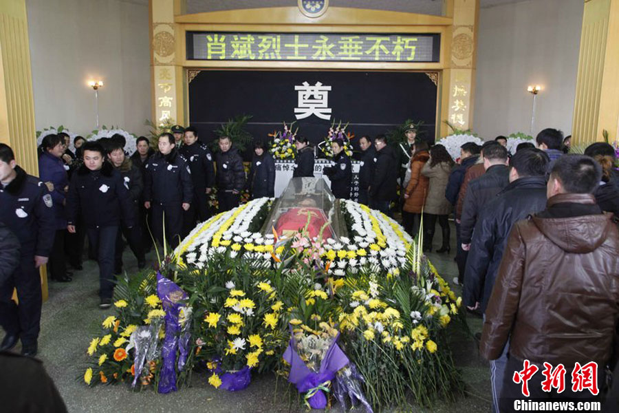 山东泰安牺牲英烈遗体告别仪式举行