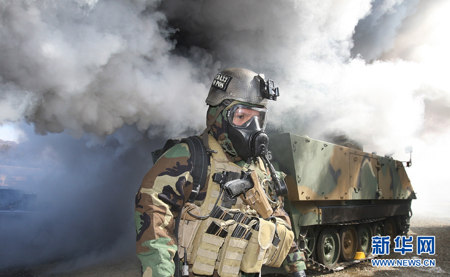 韩美联合军演进行防化兵演习
