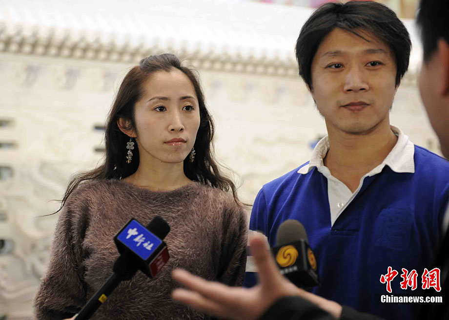 "四海同春"北美洲艺术团载誉抵京 吴正丹,魏葆华接受媒体访问