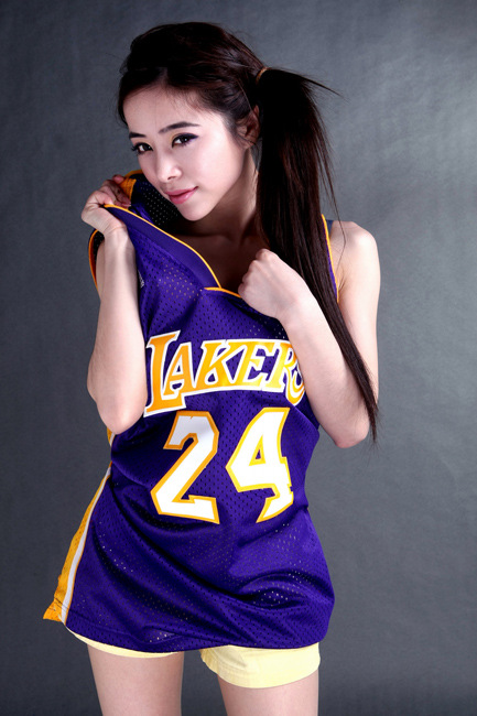 篮球宝贝混血儿袁颖芬时尚写真