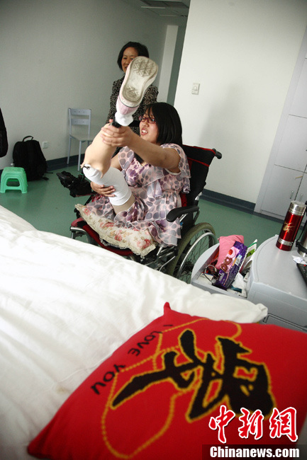 汶川地震90后女孩三周年续写坚强