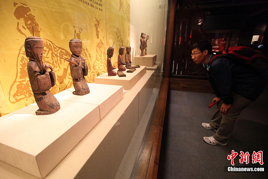 �����Ѻ�Ĺ��������ɽ�� ǧ�����á���׷���ˡ�