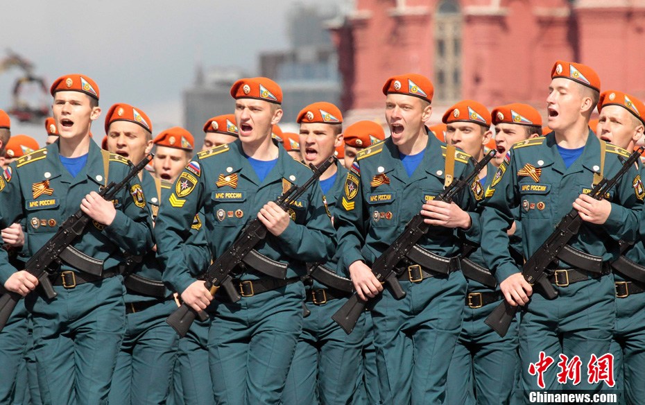 俄罗斯阅兵士兵图片