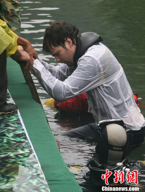 ��������ˮ�±������ֶԾ��żҽ�