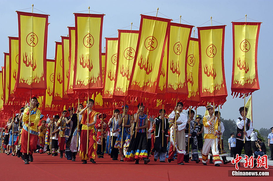 世界华人炎帝故里拜祖 唐国强扮祭祀官-中新网