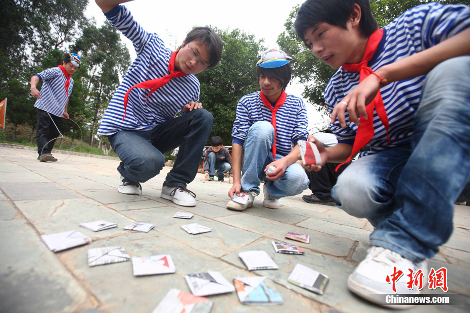 70后80后年轻人抢过儿童节