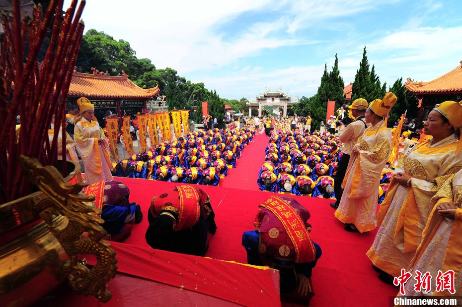 百家台湾妈祖宫庙在湄洲盛大祭拜