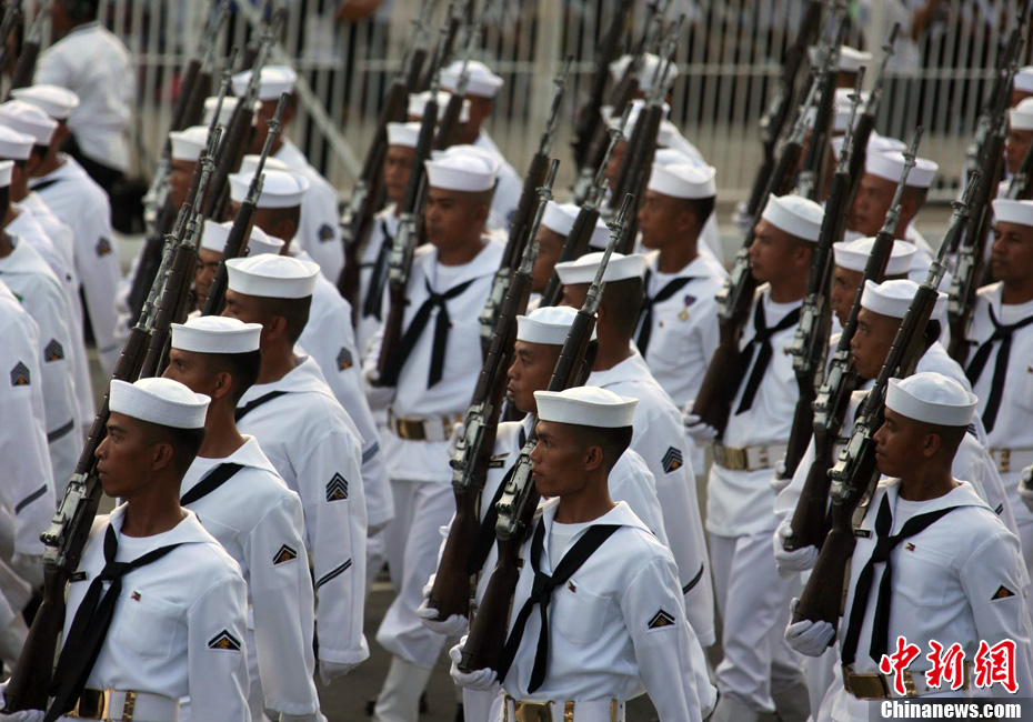 菲律宾举行阅兵式庆祝独立113周年