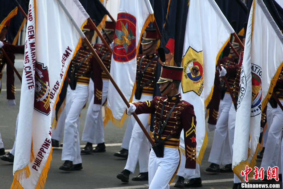 菲律宾举行阅兵式庆祝独立113周年