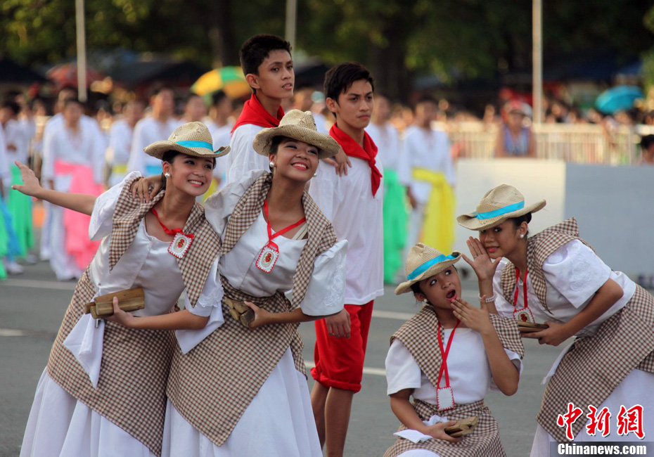 菲律宾举行阅兵式庆祝独立113周年