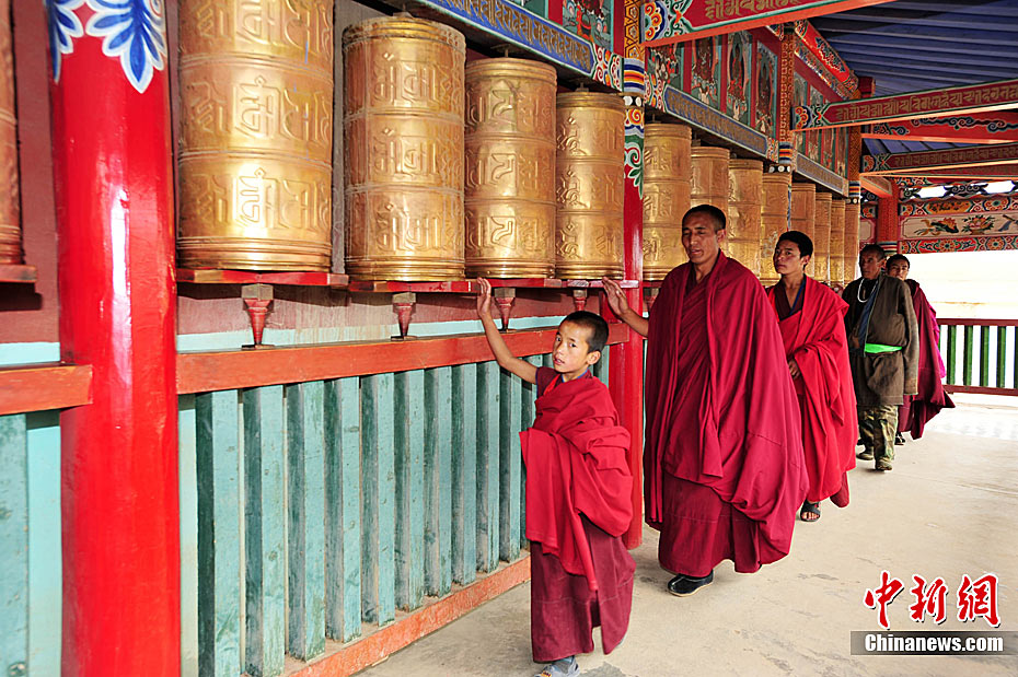 中国第二大藏区四川藏区的阿坝藏族羌族自治州阿坝县的各莫寺内有一座