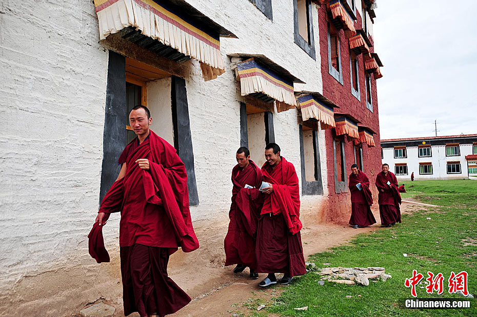中国第二大藏区四川藏区的阿坝藏族羌族自治州阿坝县的各莫寺内有一座