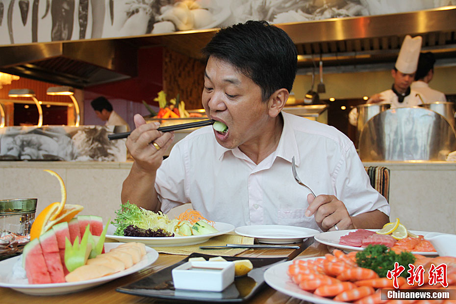 三位美女合力挑战中国民间"大胃王" (4/5)