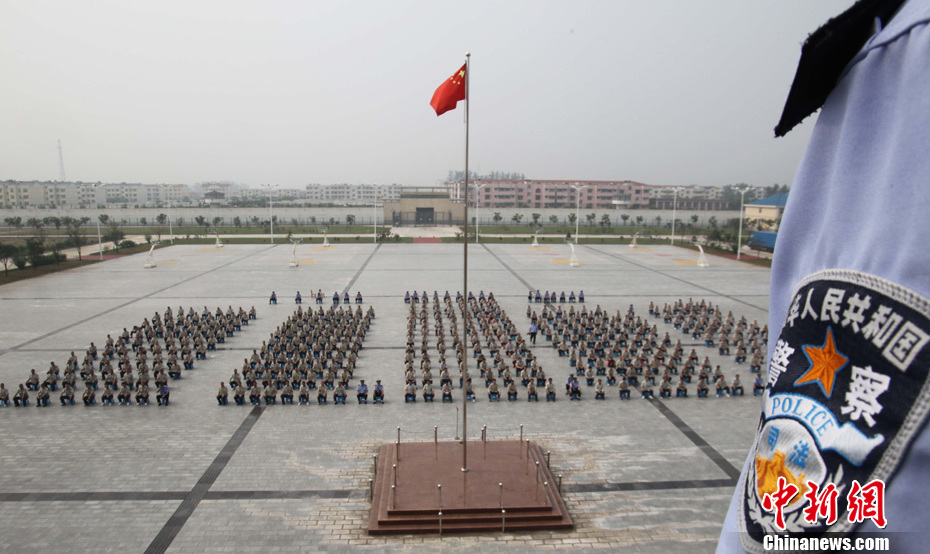 河南周口监狱500名服刑人员宣誓"归正" (11/12) 全屏观看"←→" 可以