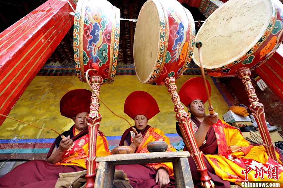 西藏直贡梯寺法会僧人表演金刚神舞511