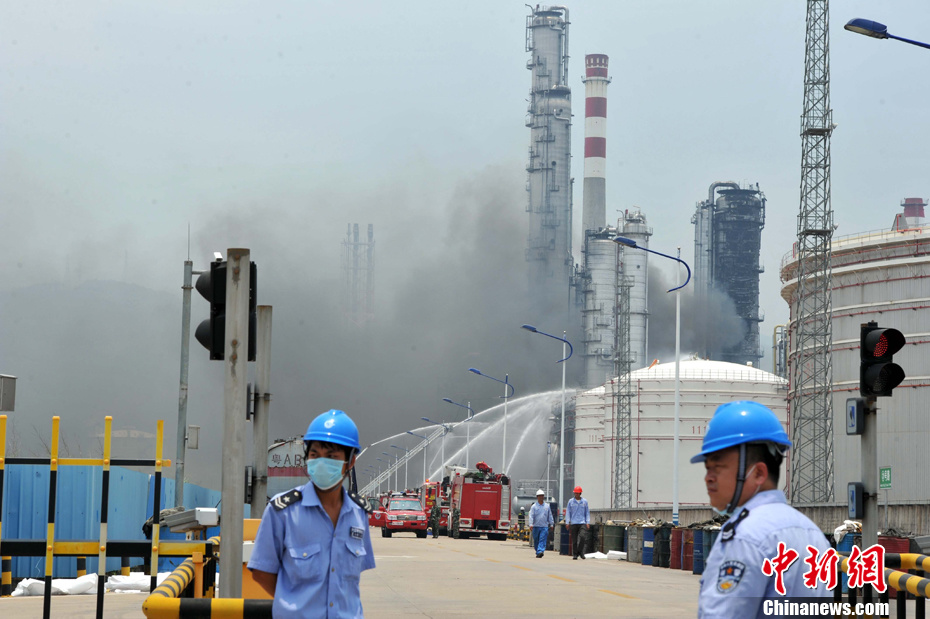 大亚湾中海油炼油厂火灾紧急施救