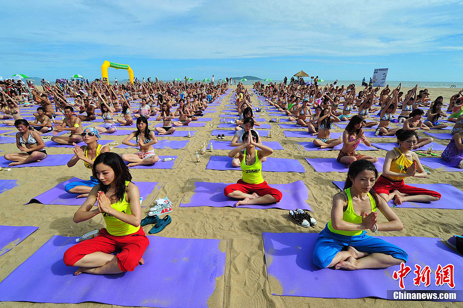 三亚千人比基尼派对激情上演