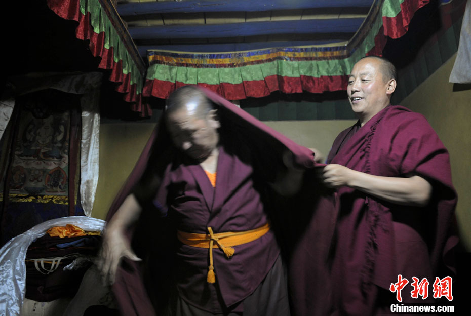 色拉寺僧人的现代生活