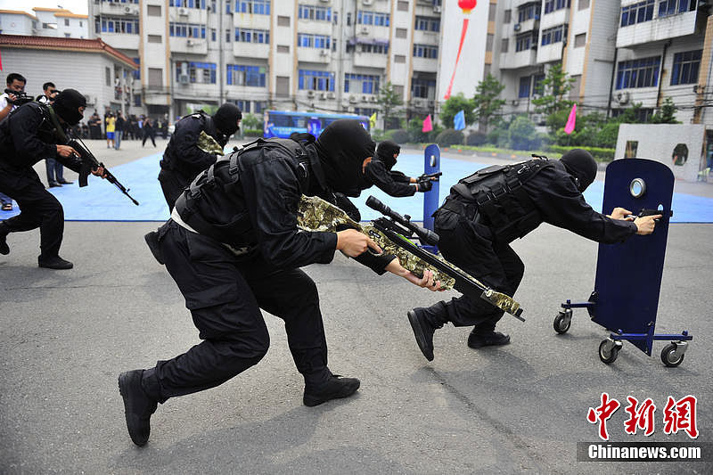 南昌特警神剑突击队飞檐走壁雷霆出击