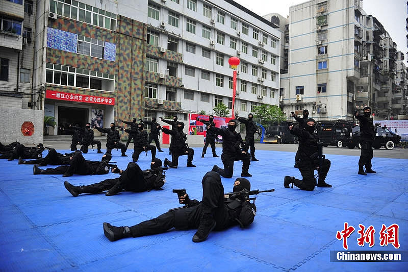 南昌特警神剑突击队飞檐走壁雷霆出击