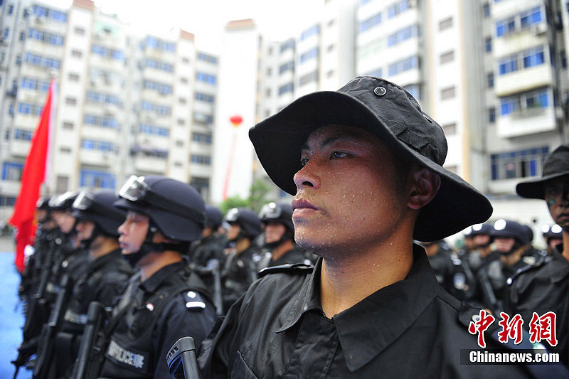 南昌特警神剑突击队飞檐走壁雷霆出击