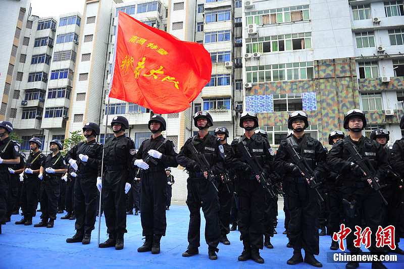 南昌特警神剑突击队飞檐走壁雷霆出击