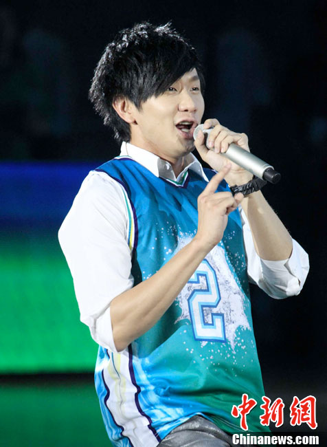 酷炫明星篮球赛林俊杰献唱