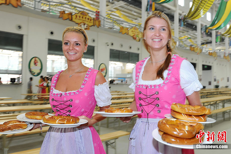 500名德国酒娘北京卖啤酒