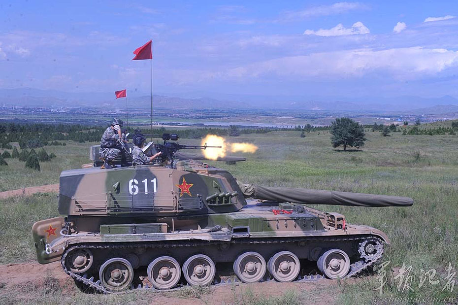 中国炮兵部队野营村训练火力突击