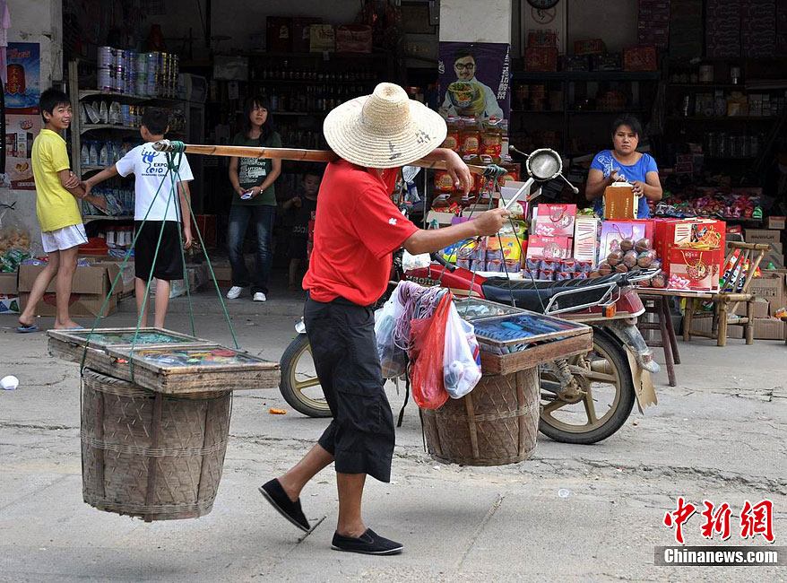 即将消失的行业——乡村"担货郎" (6/6)