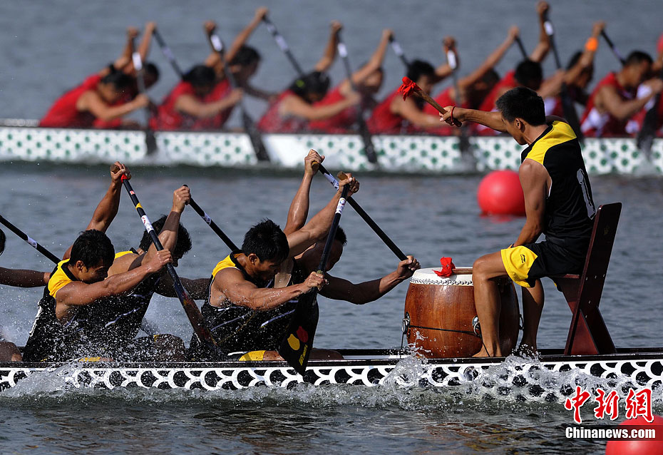 第九届民运会龙舟比赛:劈波斩浪