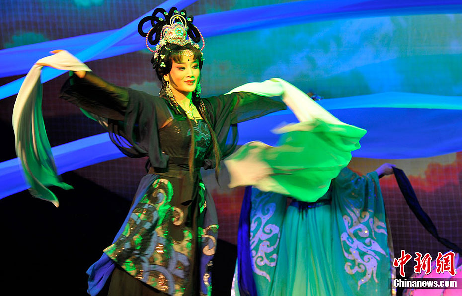 诞辰200周年,甘肃省京剧团决定用京剧讲述童话的形式纪念这位作家