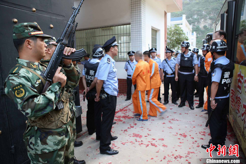 广西柳州在押人员深夜大转移