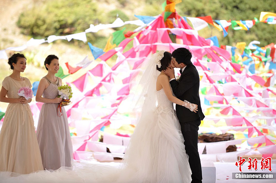 谢娜张杰婚礼现场直击:谢娜感动落泪