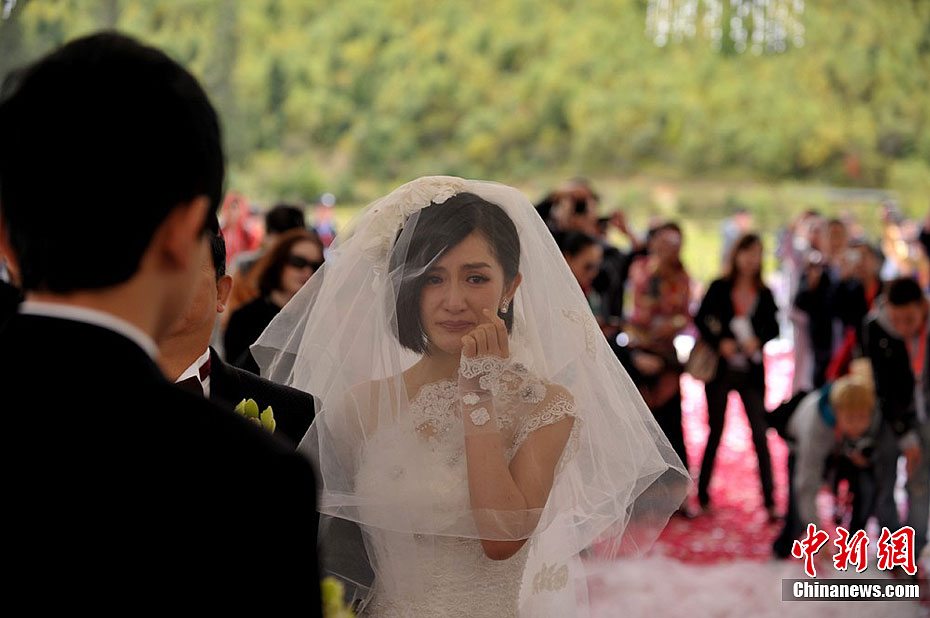 谢娜张杰婚礼现场直击:谢娜感动落泪