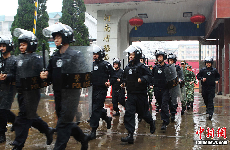 河南豫西监狱举行"警盾一号"反恐演练