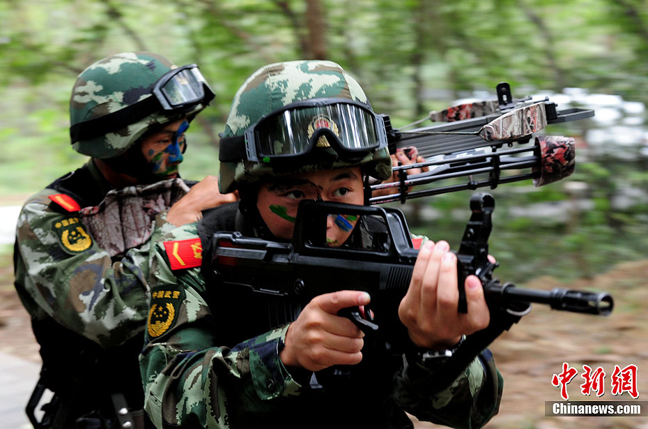 安徽武警"反劫持"演练确保国庆安全