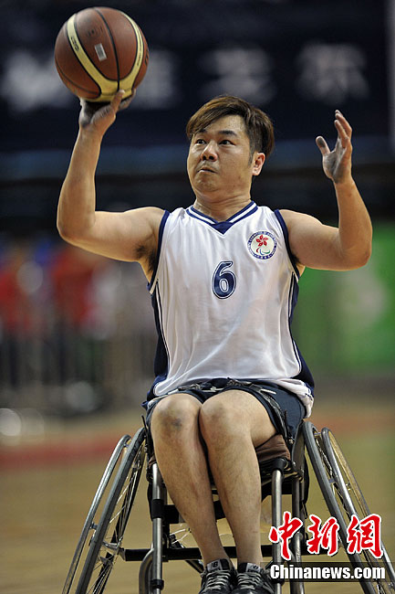 残运会轮椅篮球香港队员奋勇拼搏