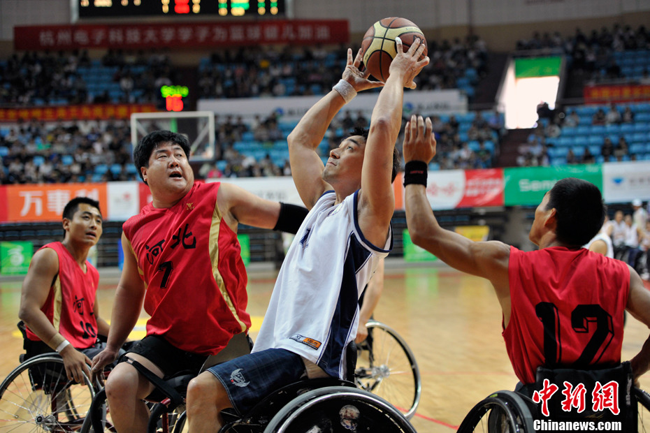 残运会轮椅篮球运动员奋勇拼搏