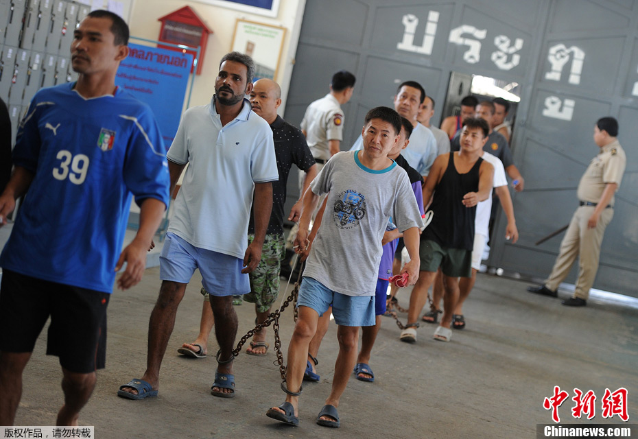 洪灾迫使曼谷一监狱转移罪犯