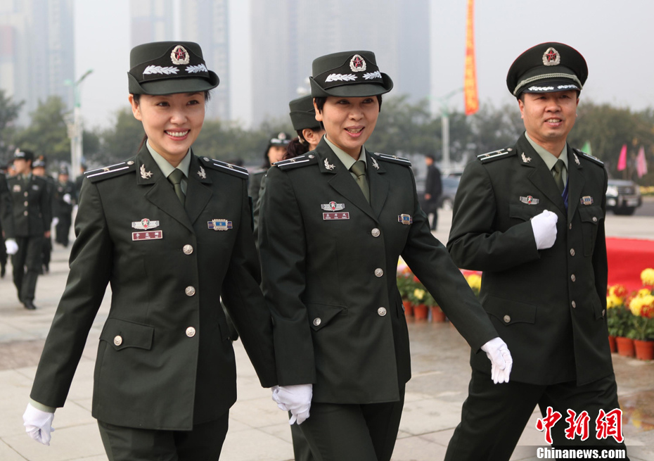 沈阳举行07式预备役军装换装仪式 (3/4)