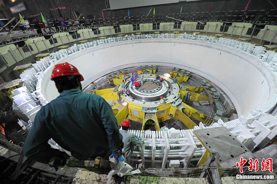 世界最大水轮发电机组进入总装环节 (1/8)