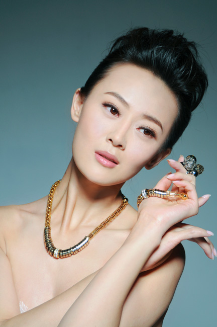 女巡按》等热播剧而让人印象深刻的内地演员万妮恩最新时尚大片曝光