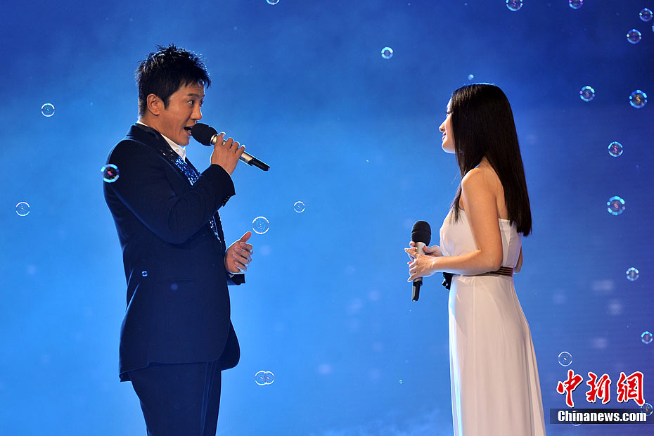 ����Өë����������С��ҹ���� Я�ֵ�̨�׳�